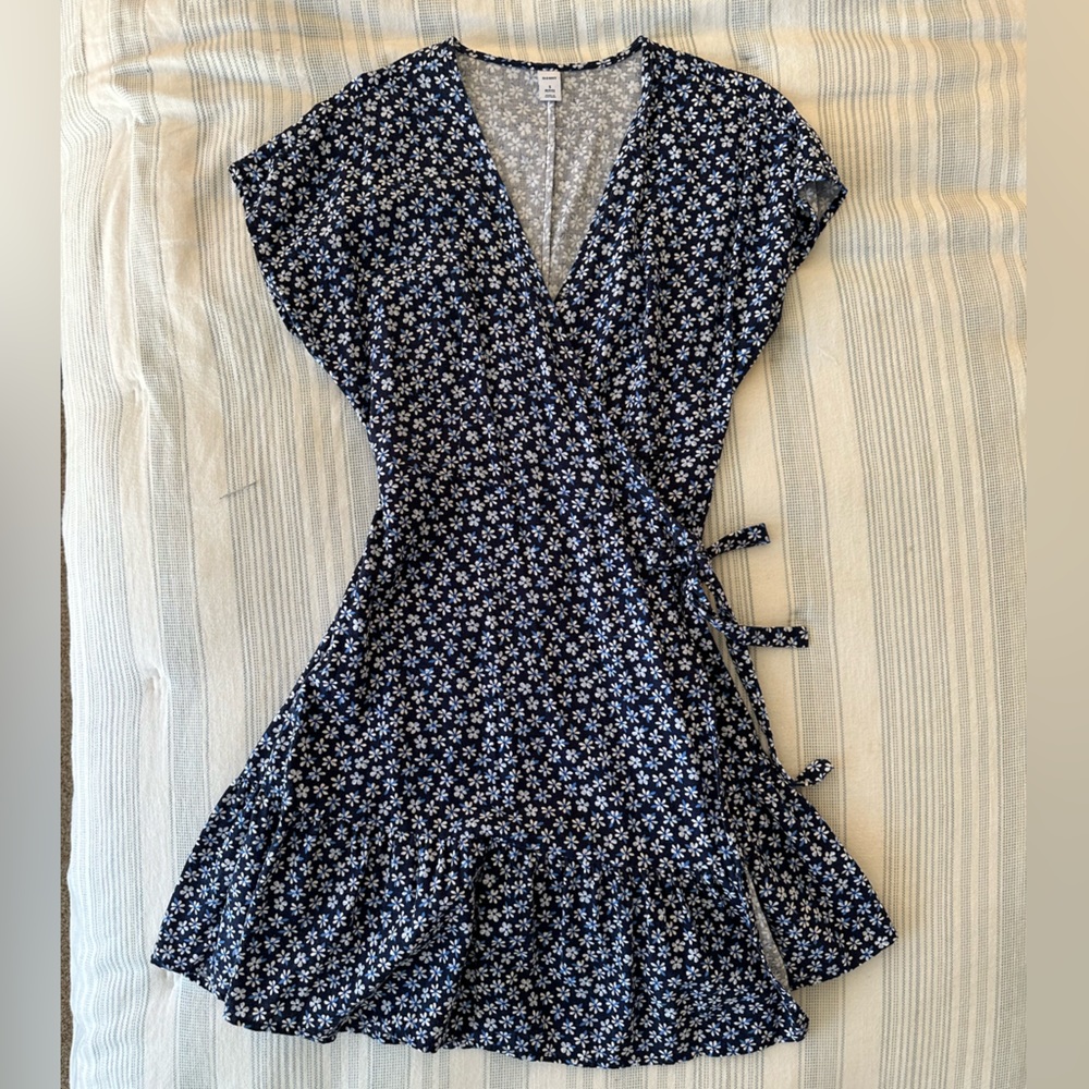 Old Navy blue floral wrap dress